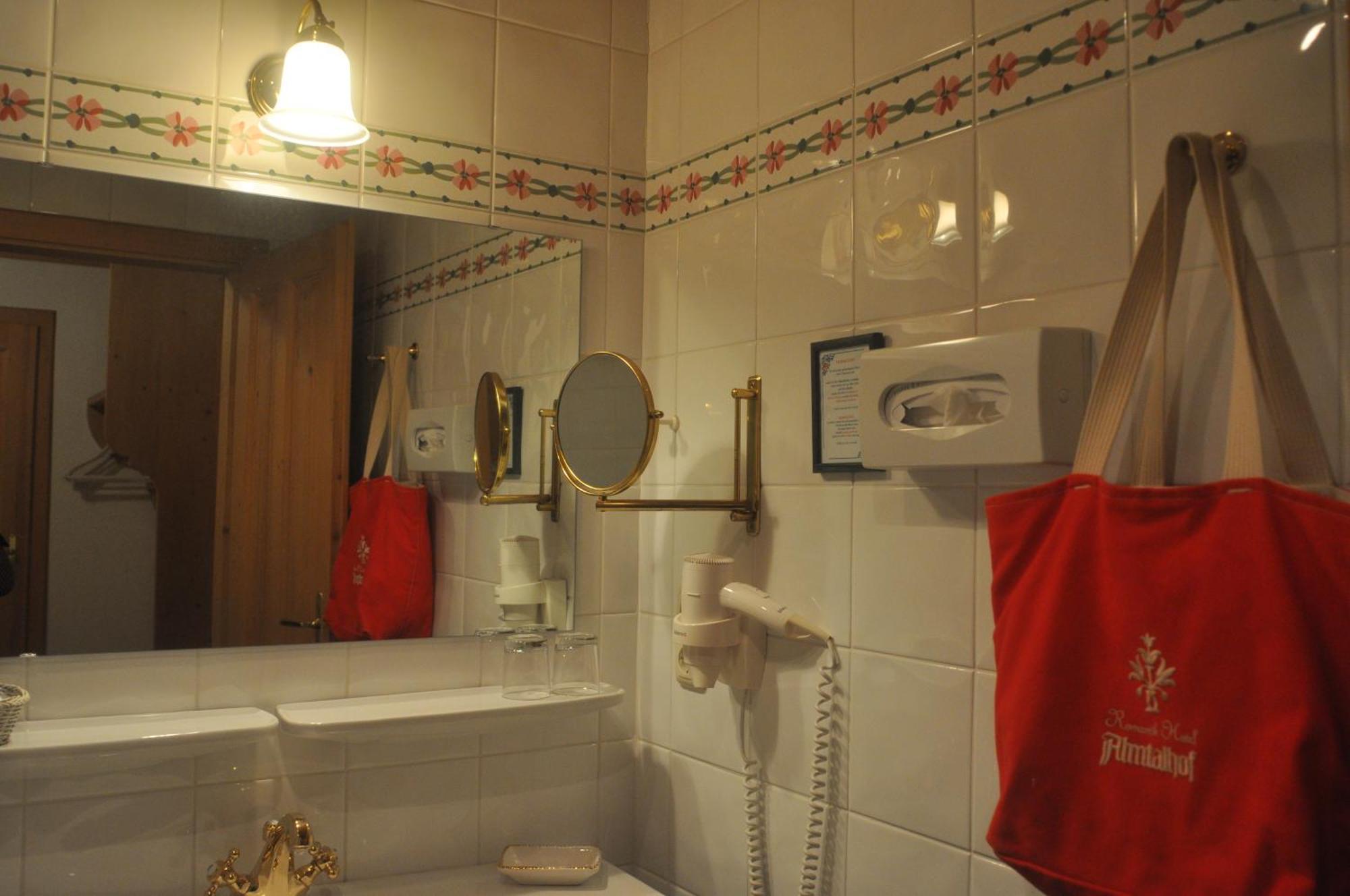 Romantikhotel Almtalhof Gruenau im Almtal Ruang foto