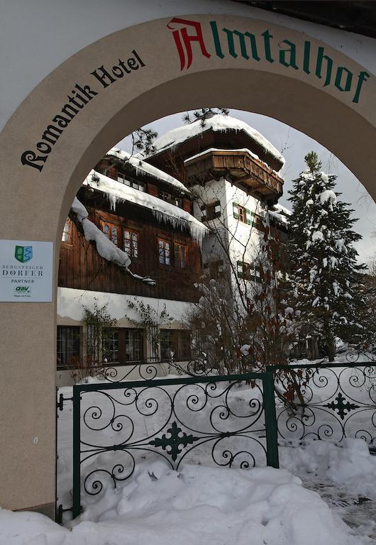 Romantikhotel Almtalhof Gruenau im Almtal Bagian luar foto