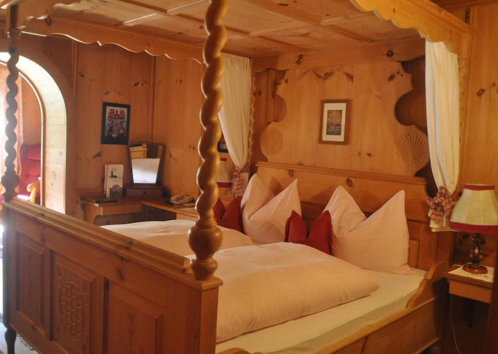 Romantikhotel Almtalhof Gruenau im Almtal Ruang foto