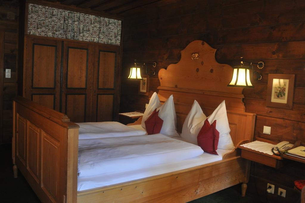 Romantikhotel Almtalhof Gruenau im Almtal Bagian luar foto